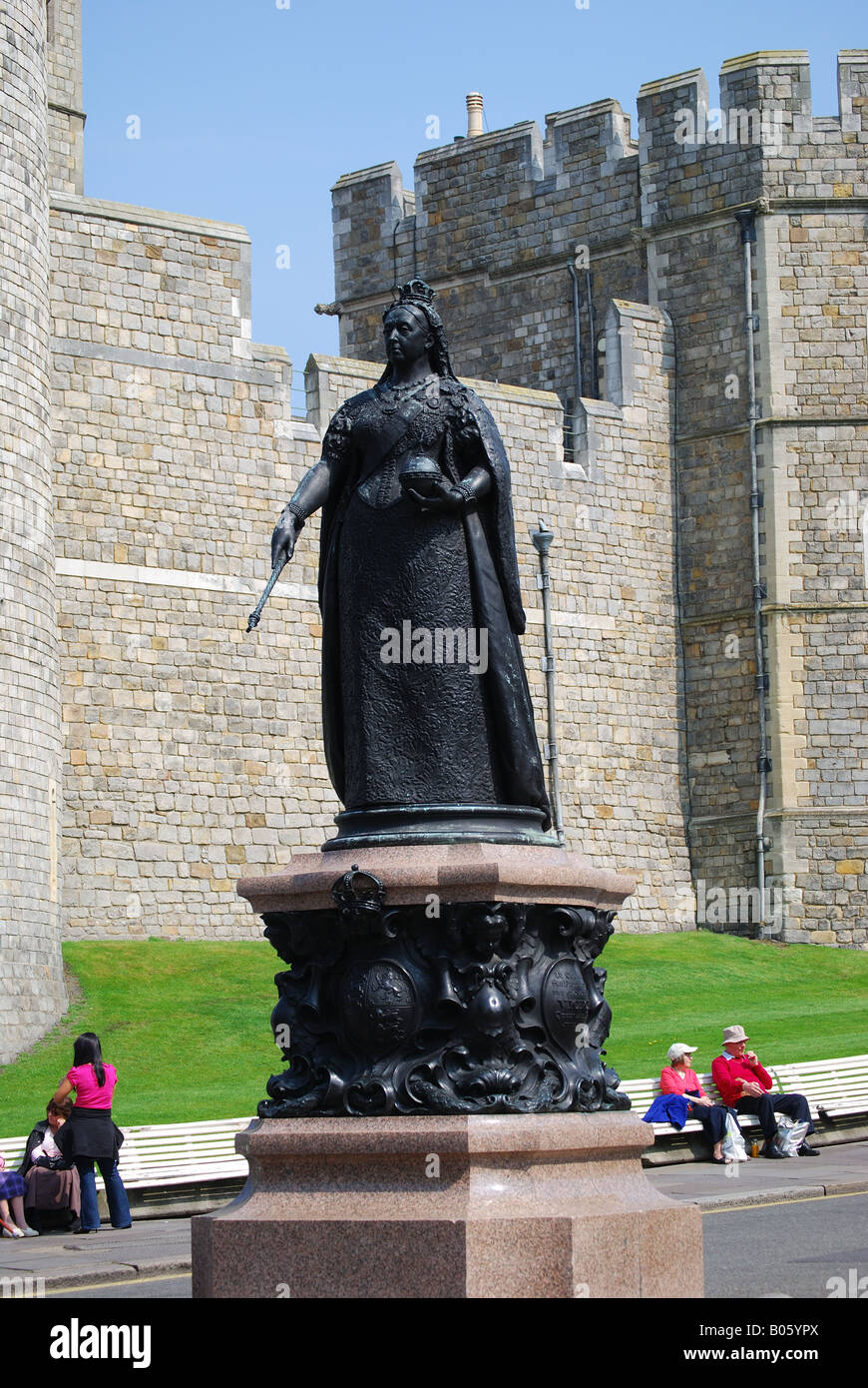 Königin Victoria Statue, Schlossberg, Windsor, Berkshire, England, Vereinigtes Königreich Stockfoto