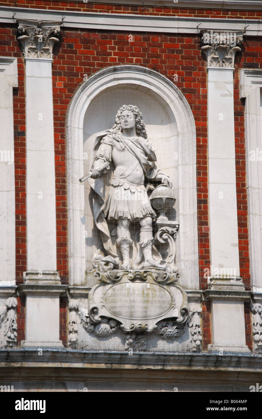 Prinz Georg von Dänemark-Statue auf der Südseite der Guildhall, High Street, Windsor, Berkshire, England, Vereinigtes Königreich Stockfoto