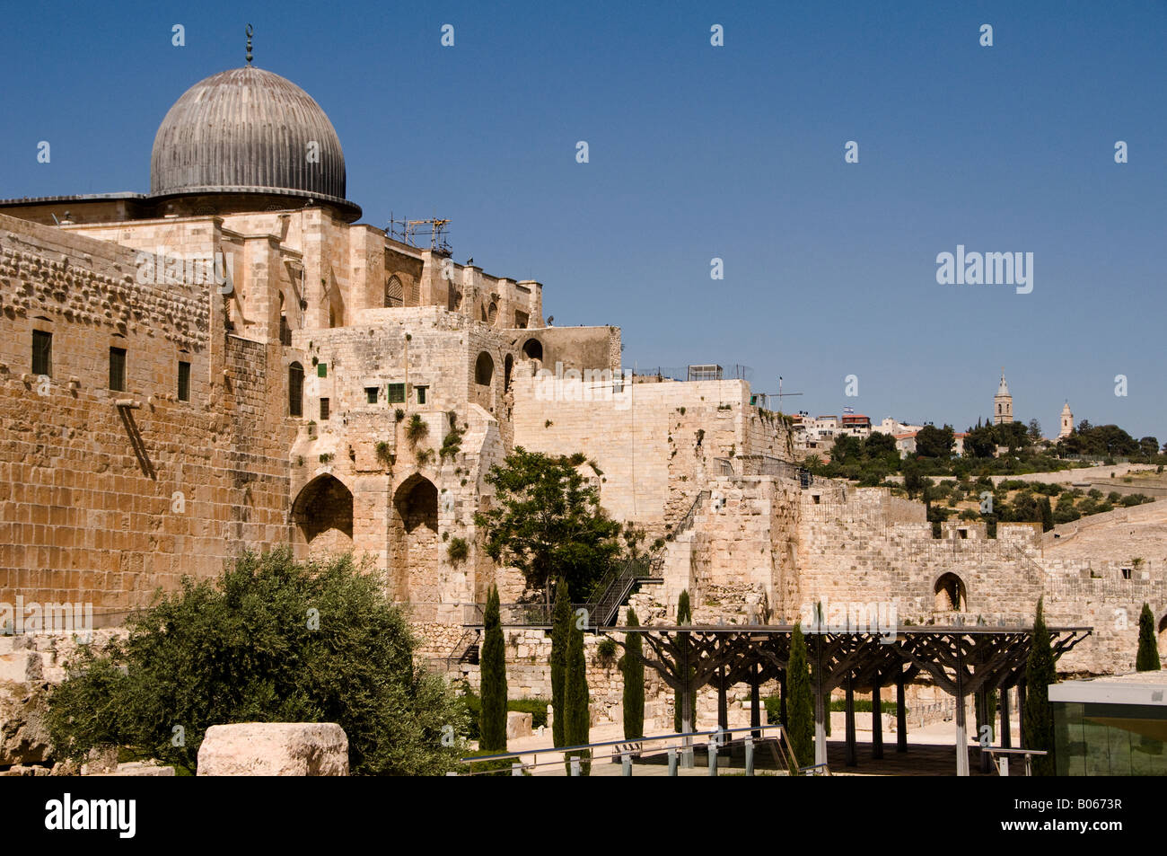 Blick auf die Al-Aksa Moschee entlang der südlichen Mauer des Tempelbergs, bekannt als das Edle Heiligtum und für Muslime als der Haram esh-Sharif in Jerusalem Stockfoto