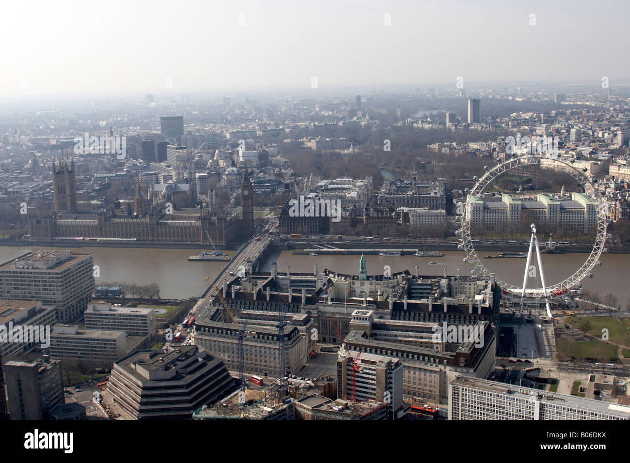 Luftbild westlich von Häusern des Parlaments Big Ben Millennium Wheel Auge Saatchi Galerie London Aquarium des Verteidigungsministeriums Stockfoto