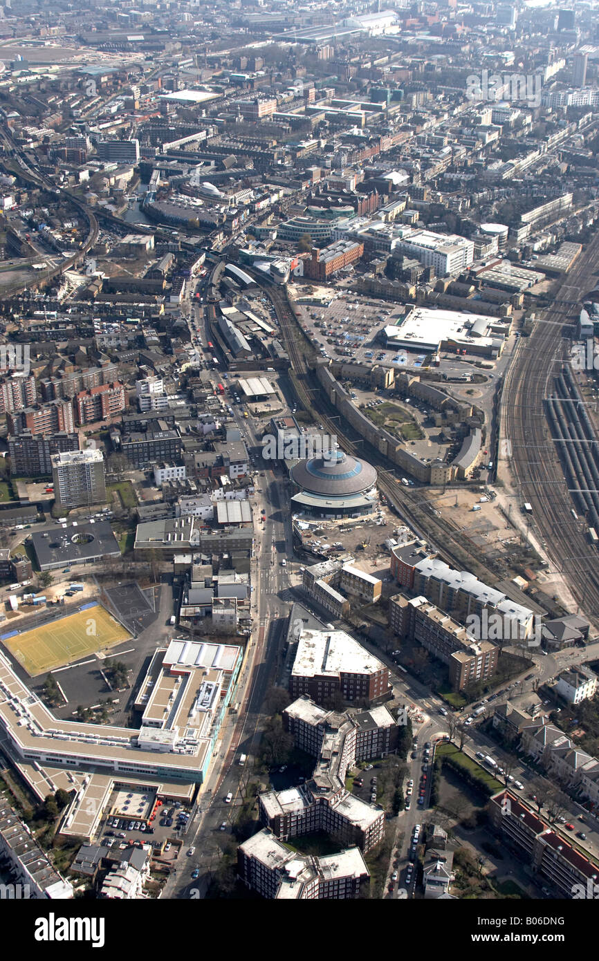 Luftbild südöstlich von Juniper Crescent umliegenden städtischen Häuser oberirdischen Bahnhof Linie Camden London NW1 England UK hoch le Stockfoto