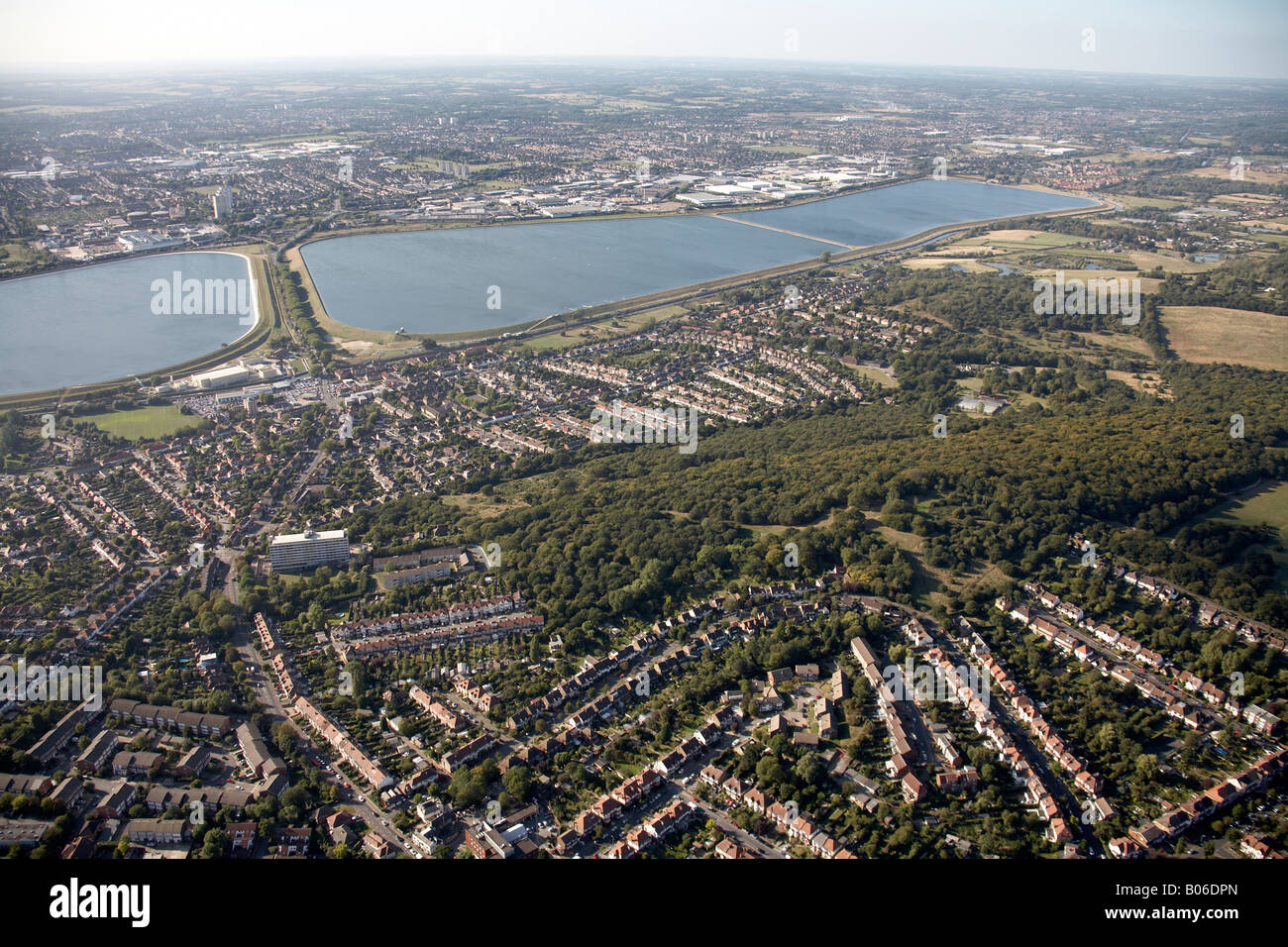 Luftbild Norden westlich von William Girling und King George s Reservoir Enfield London EN3 E4 England UK Stockfoto