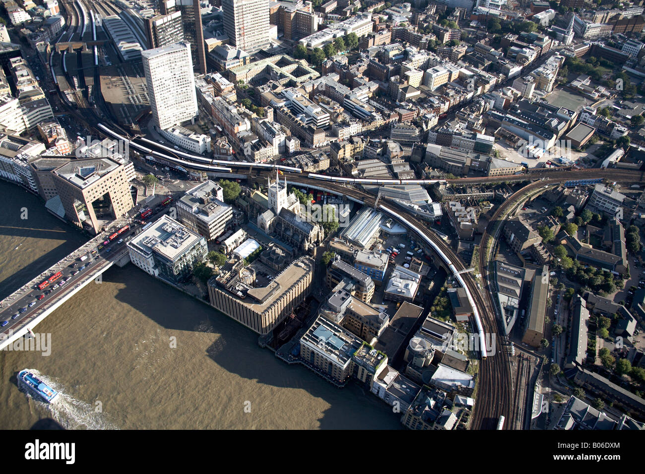 Luftbild Südosten Linie Eisenbahnknoten London Bridge Station Themse Vorstadt beherbergt Hochhäusern The Borough SE1 Stockfoto