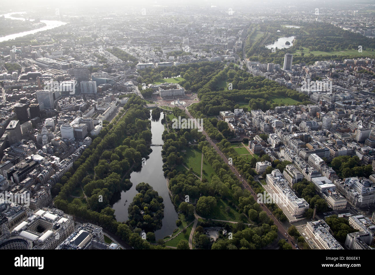 Luftbild Süden westlich von St James s Grün Hyde Park The Mall Buckingham Palace innerstädtischen Gebäude Westminster Mayfair London Stockfoto