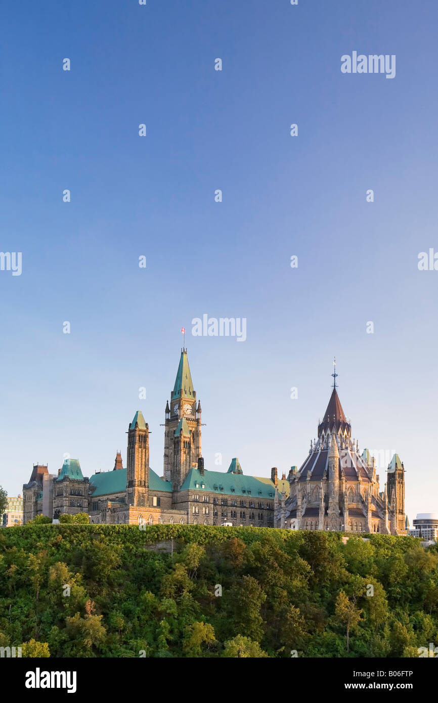 Parliament Hill und Ottawa River, Ottawa, Ontario, Kanada Stockfoto