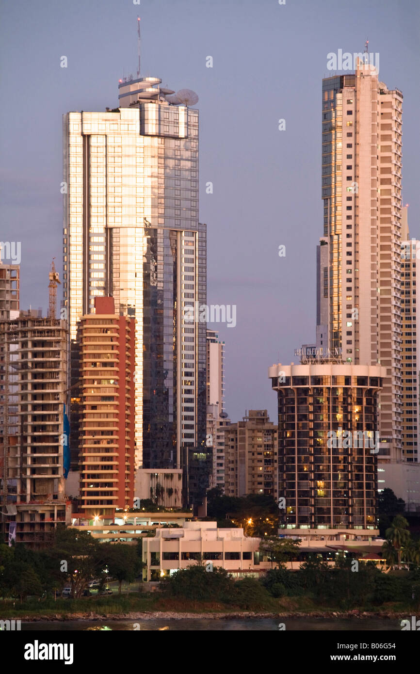 Panama, Panama-Stadt, Punta Paitilla in der Abenddämmerung Stockfoto