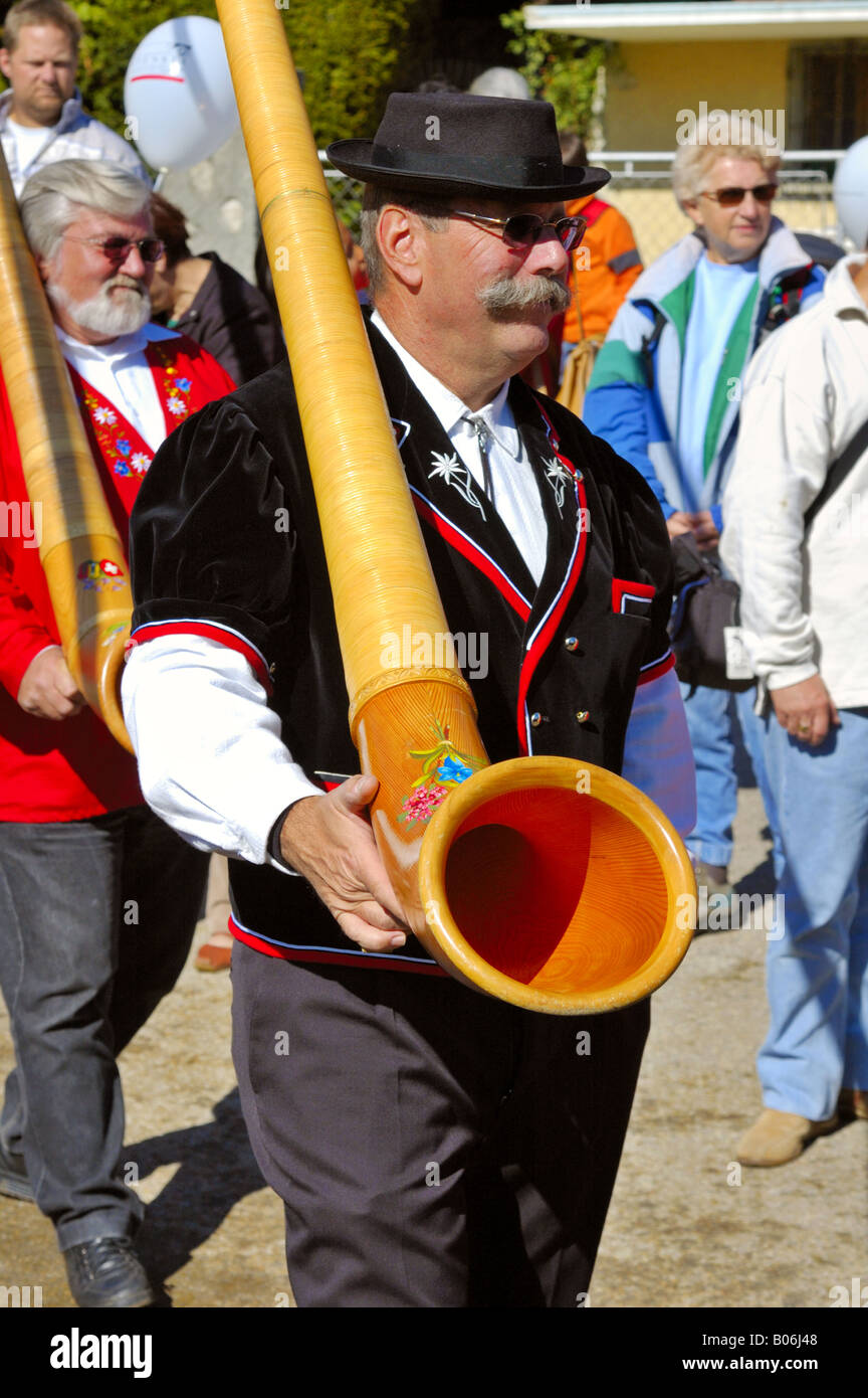 Alphorn-Spieler Stockfoto