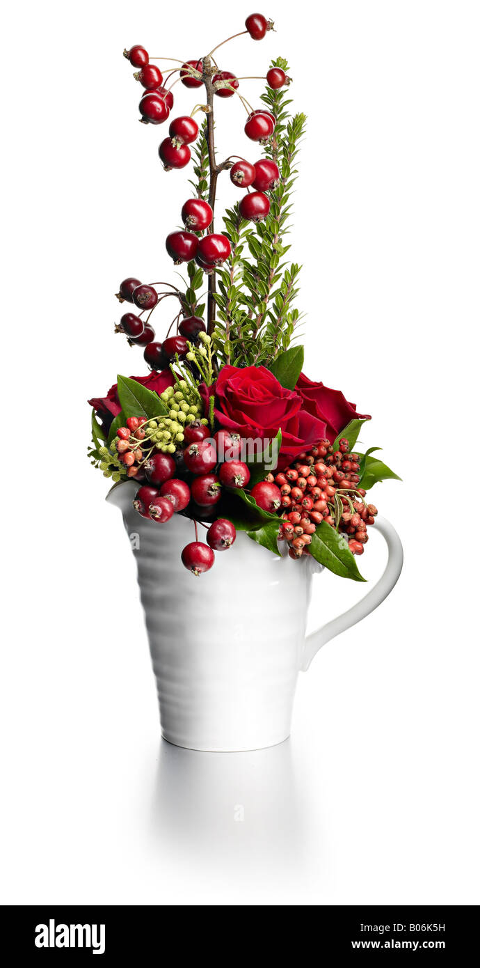 Rote Blumen-Arrangement im Krug Stockfoto