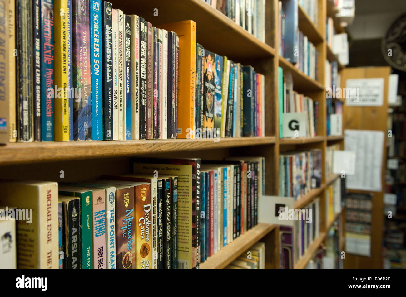 Taschenbuch Science-Fiction-Bücher in einem gebrauchtes Buchladen in Ann Arbor, Michigan USA. Stockfoto