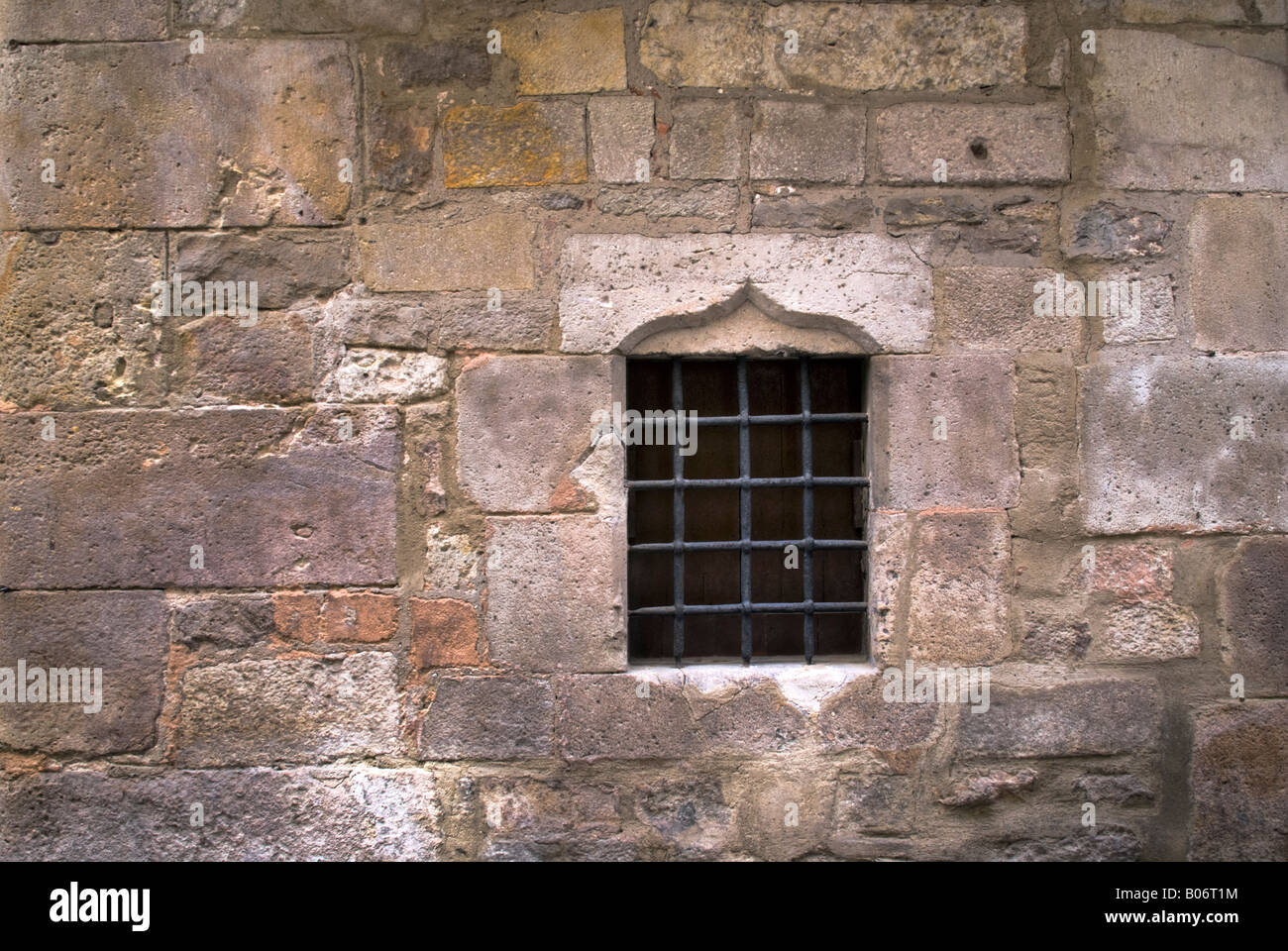 Alte Wand und Fenster Barcelona Spanien Stockfoto