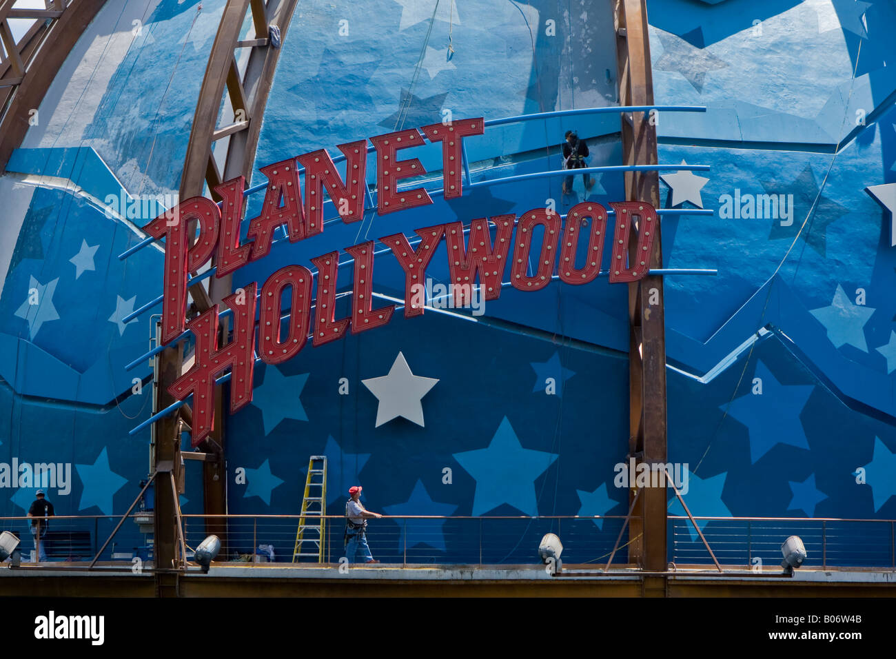 Planet Hollywood Weltkugel und Zeichen im Downtown Disney in Orlando Florida USA U S Fl Amerika Amerikaner Stockfoto