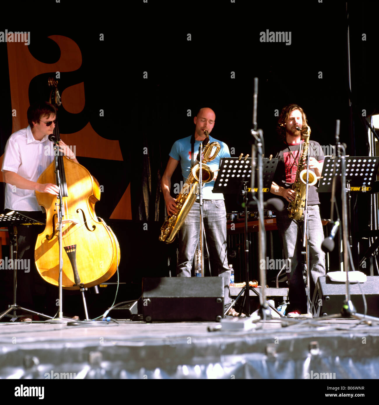 Musiker auf der Bühne im Freien, Vancouver International Jazz Festival, Gastown Vancouver, British Columbia, Kanada Stockfoto