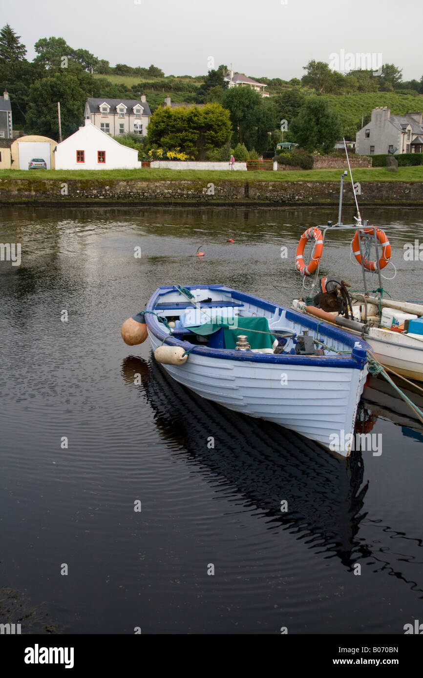 Boot im Hafen - North Antrim Küste Nord-Irland. Stockfoto