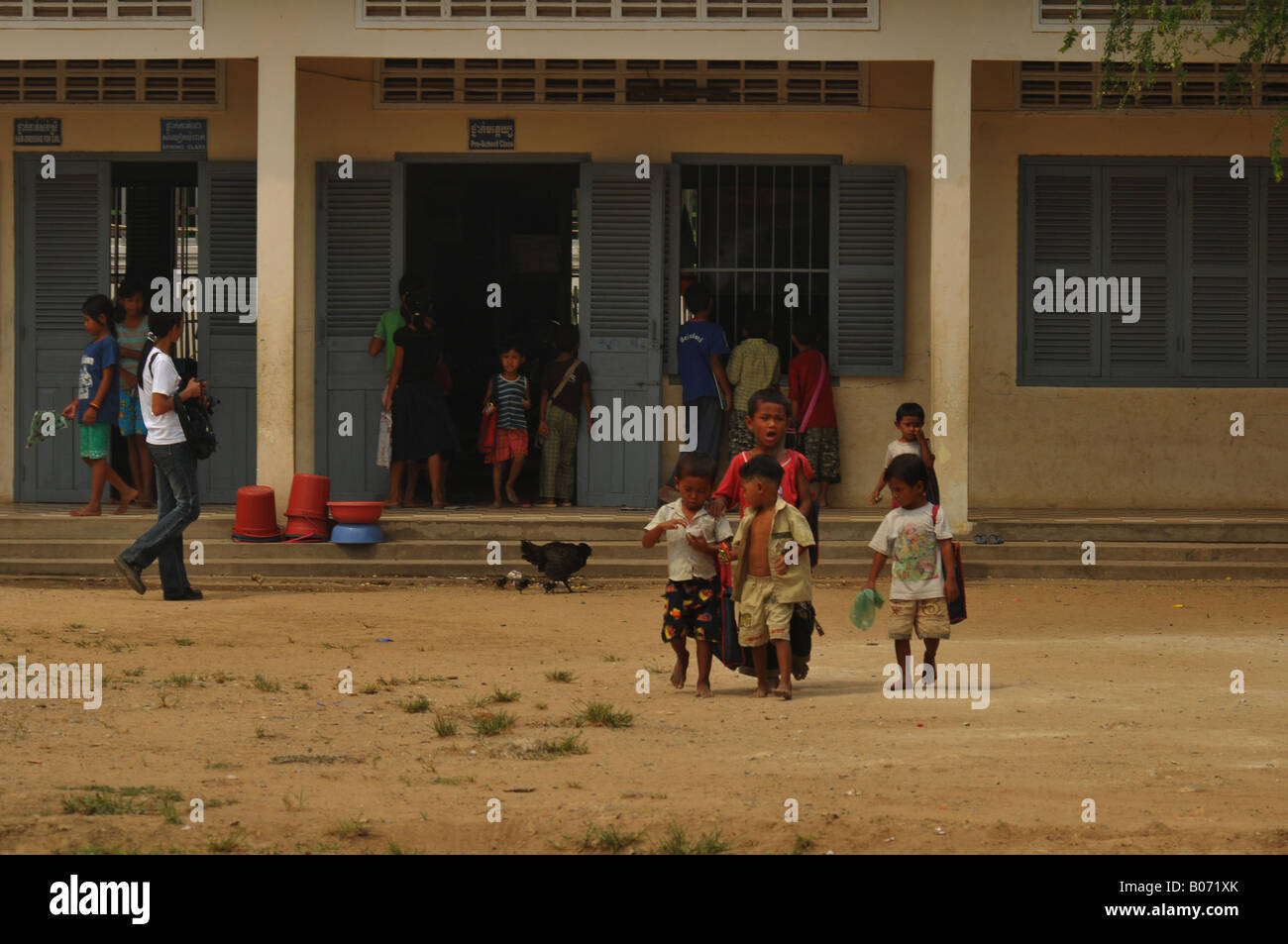 Kinder spielen im freien "gefährdete Kinder Hilfe Organisation Schule" in Phnom Penh, Kambodscha Stockfoto