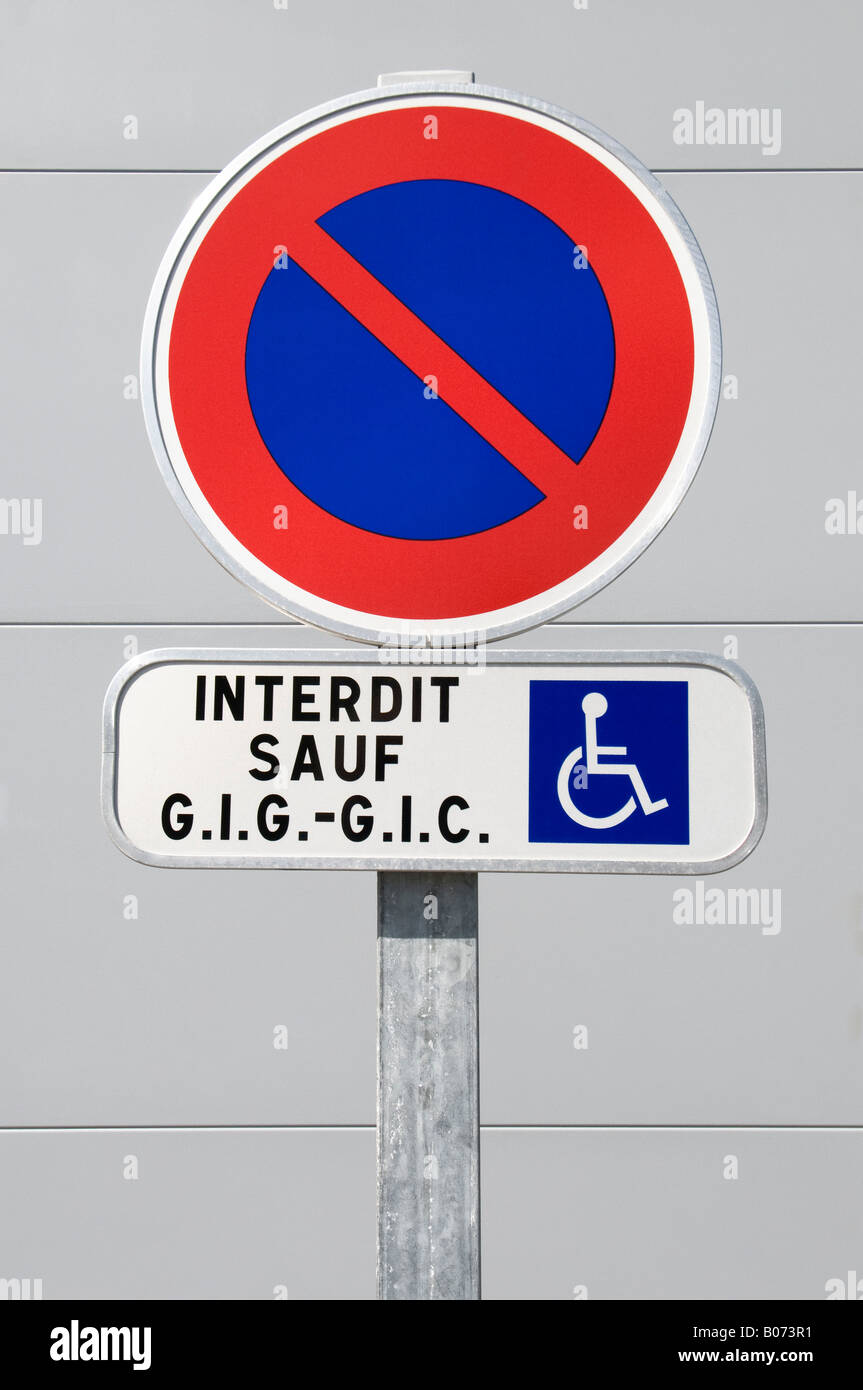 Keine Wartezeiten - außer für Menschen mit Behinderungen - Zeichen, Frankreich. Stockfoto