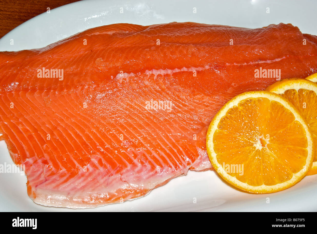 Eine ohne Knochen wild Pazifik Coho Lachs Filet auf Platte Stockfoto