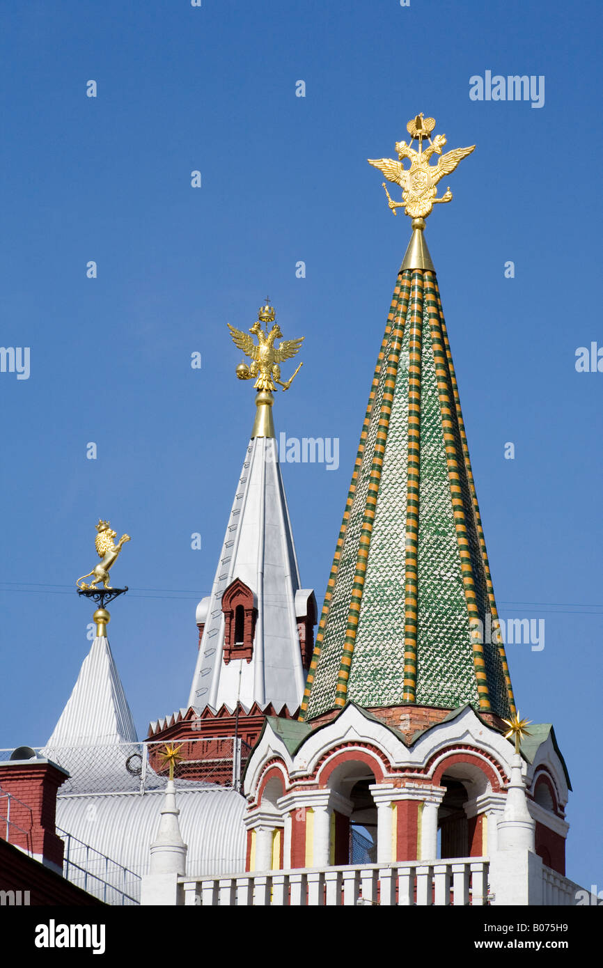 Turmspitzen auf Auferstehung (oder Iberia) Tor am westlichen Ende des Roten Platz in Moskau, Russland, Russische Föderation Stockfoto