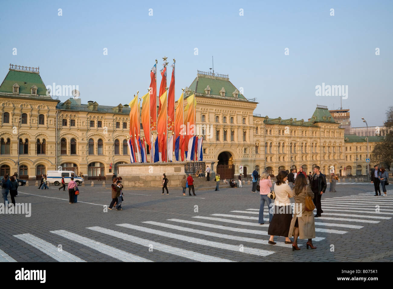 Kaufhaus GUM und Fußgänger am Roten Platz in Moskau, Russland, russische Febderation Stockfoto