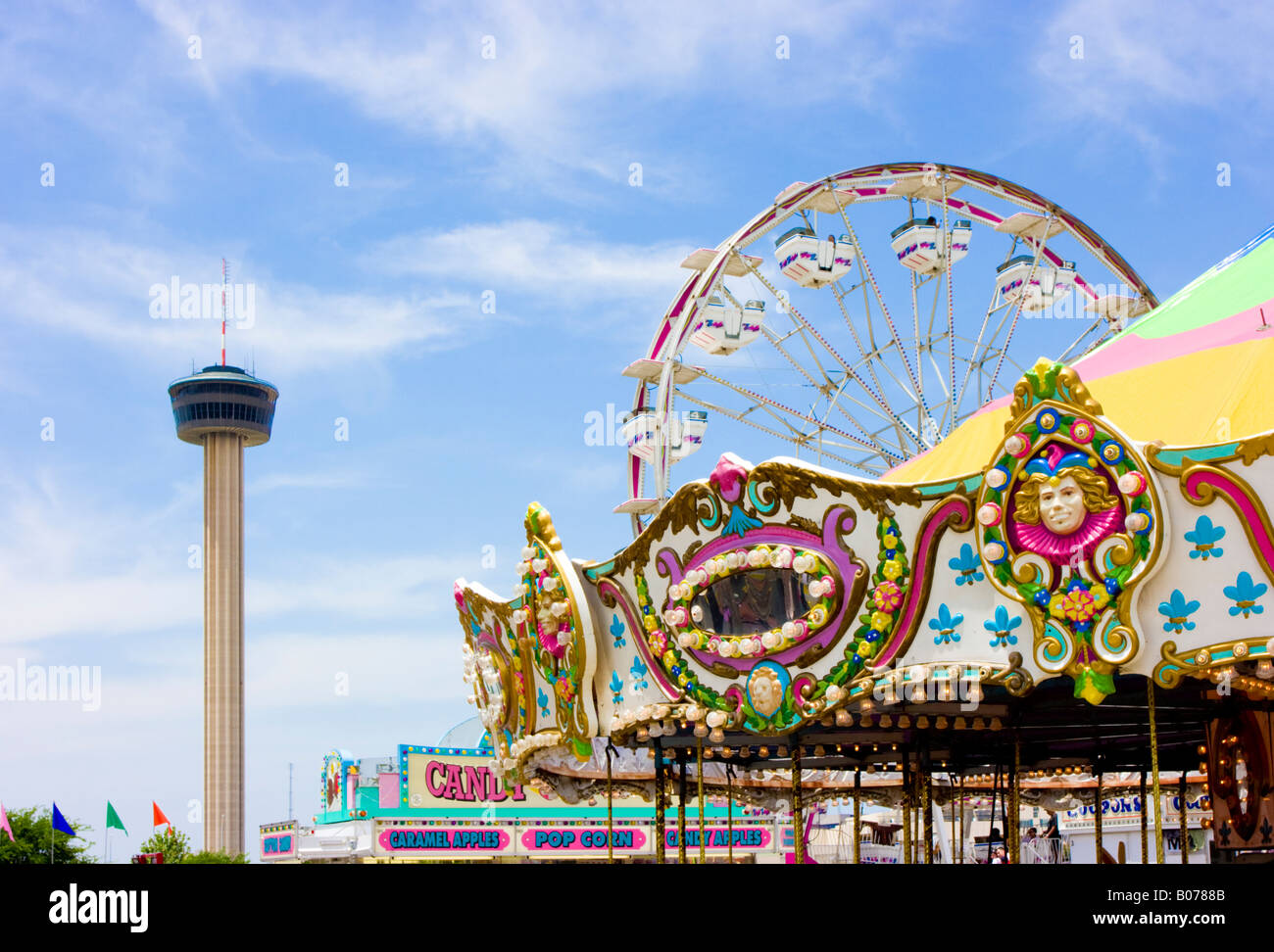 Fiesta Fahrgeschäften und Tower of Americas in San Antonio, Texas Stockfoto