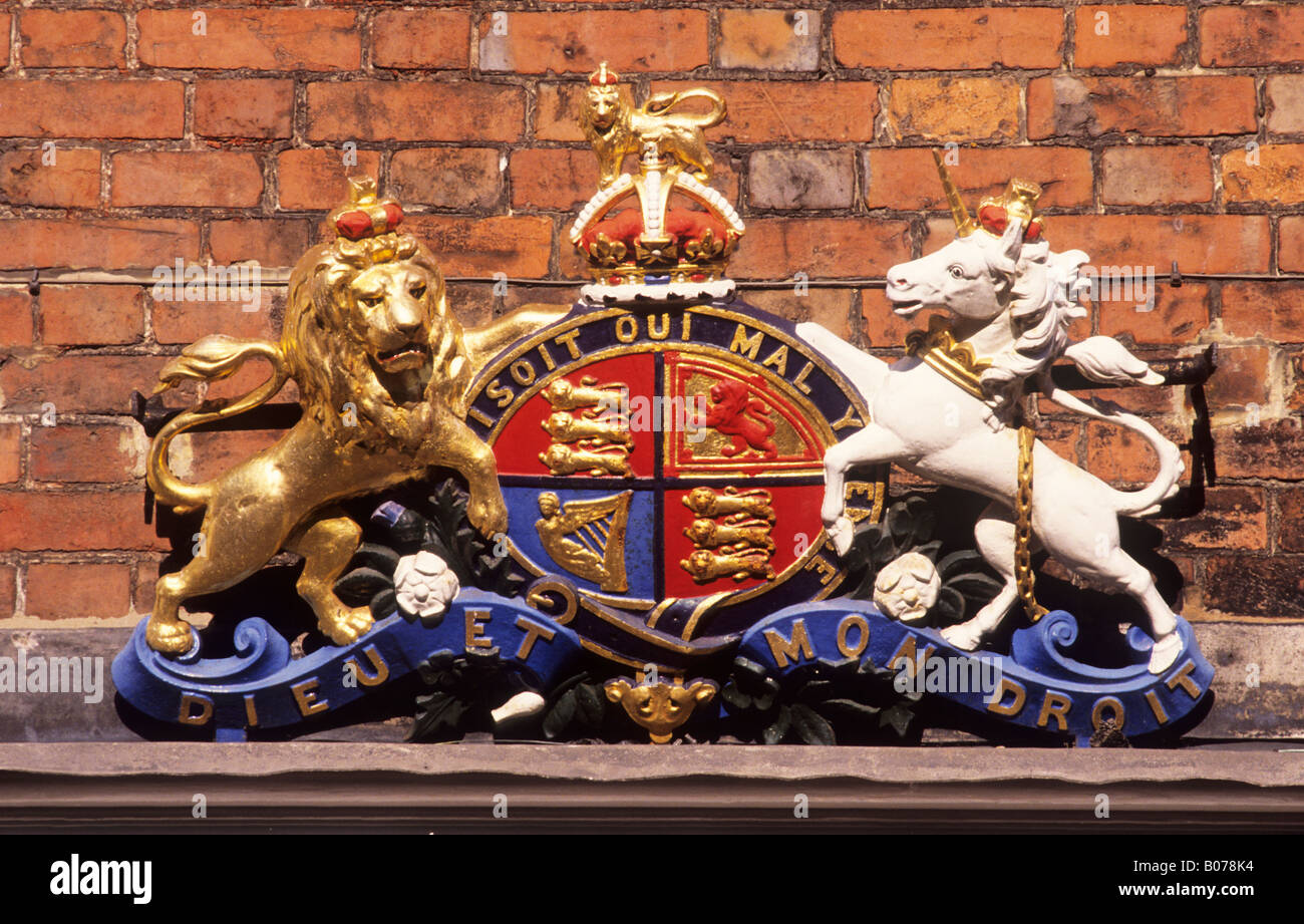 Roggen Sussex Royal Mantel der arme alte Zollhaus England UK Englisch Heraldik Löwe Einhorn Heradic Gerät Krone Stockfoto