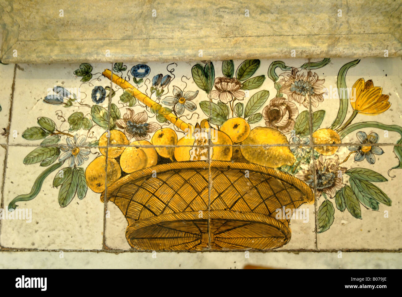 Keramische Fliesen, Darstellung der Vertreibung aus dem Garten Eden der Kirche von San Michele in Anacapri Stockfoto Keramische Fliesen, Darstellung der Vertreibung aus dem Garten Eden der Kirche von San Michele in Anacapri Stockfoto