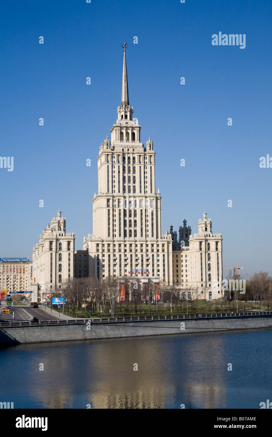 Hotel Ukraina aus über die Moskwa, Moskau, Russland Stockfoto