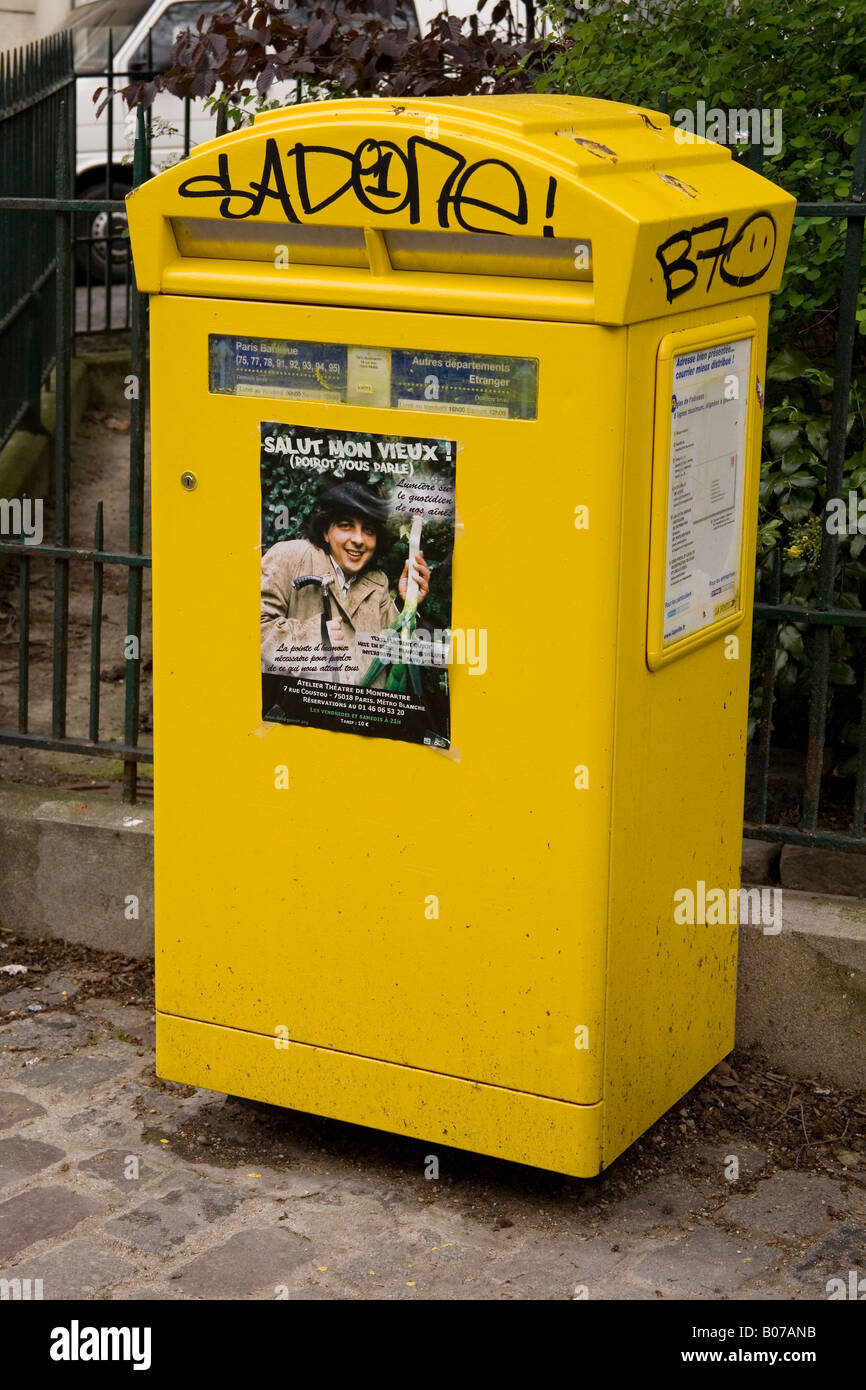 Gelbe Post oder Briefkasten, Paris Frankreich. Stockfoto