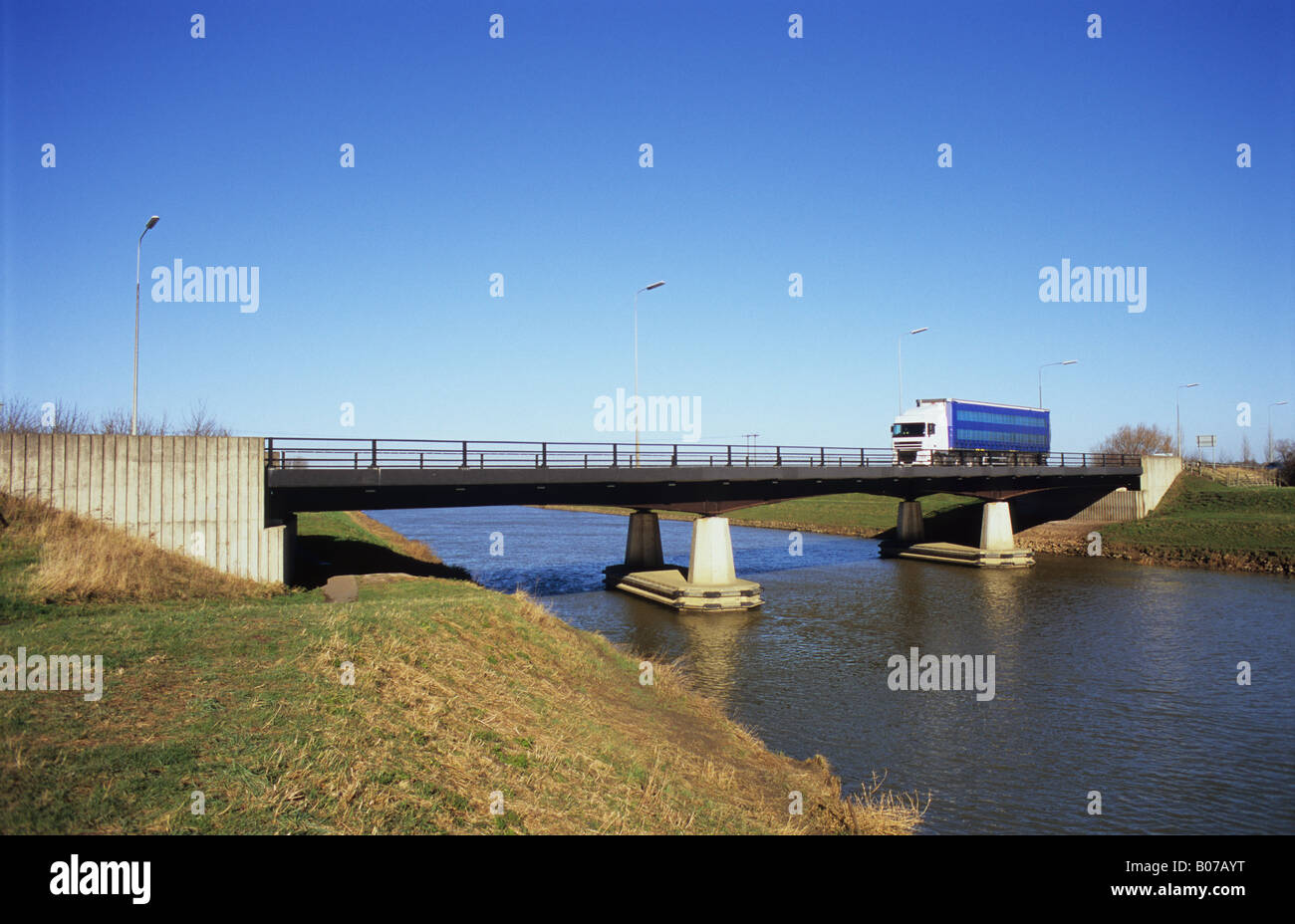 Tattershall Brücke über den Fluss Witham, Tattershall, Lincolnshire, Vereinigtes Königreich. Stockfoto