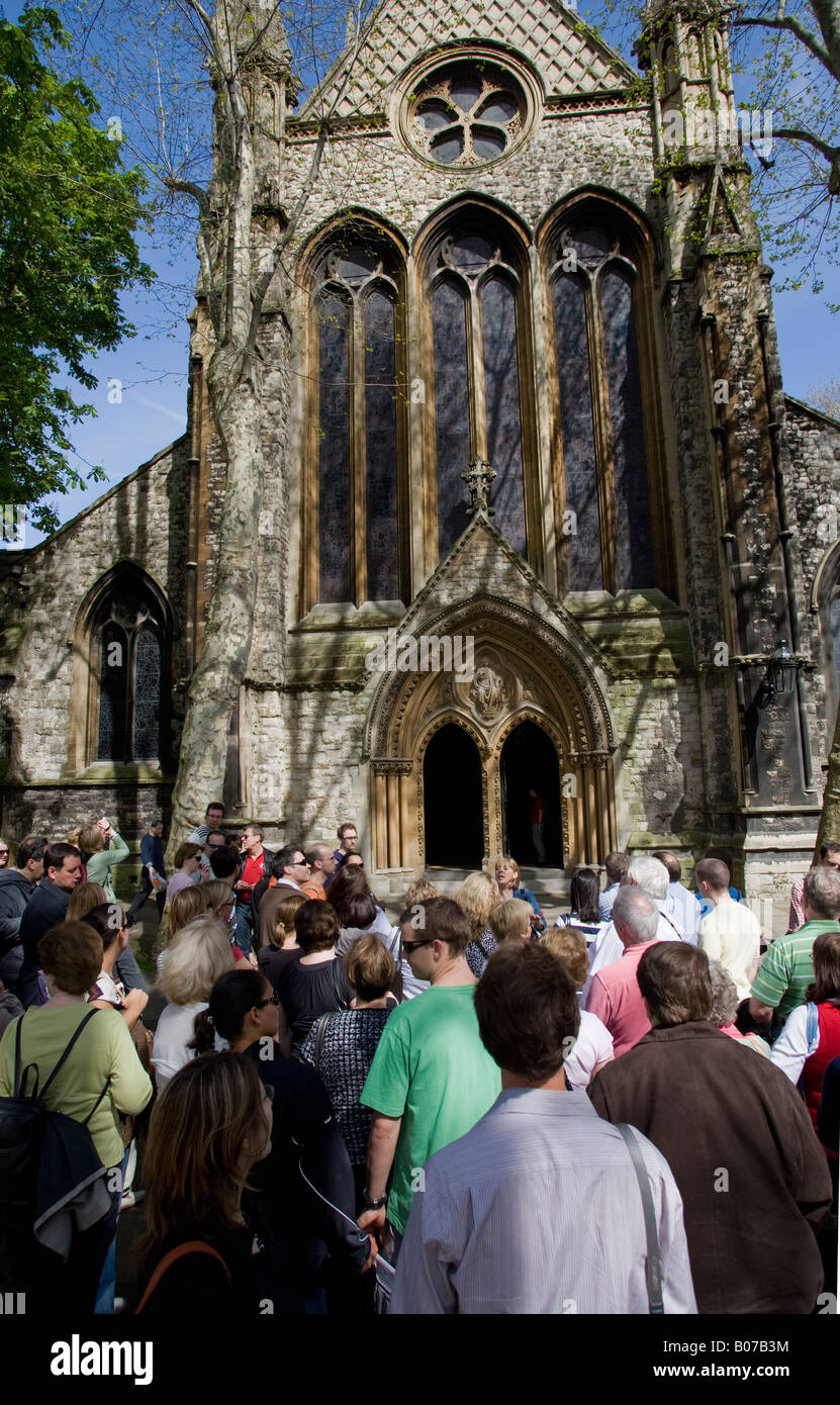 Geführte Wanderung St Mary Äbte Stadtkirche Kensington London Stockfoto