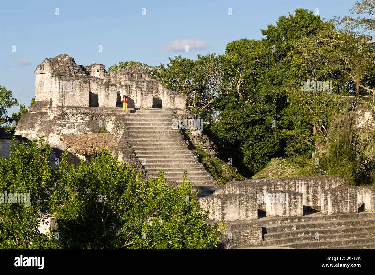 Guatemala, El Petén, Tikal, Gran Plaza, zentrale Akropolis Stockfoto