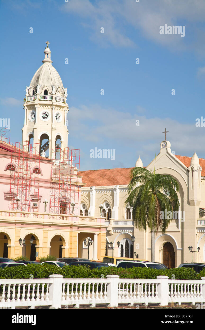 Panama, Panama-Stadt, Casco Viejo, Palacio de Gobiewrno y Justicia, Nationaltheater und San Fransisco de Asisi Kirche Stockfoto