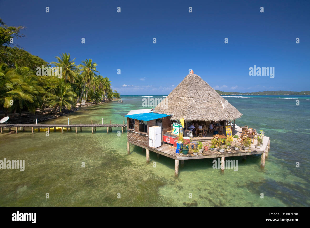 Panama, Provinz Bocas del Toro, Carenero Insel (Isla Carenero), eingelegte Parrot Restaurant und bar Stockfoto