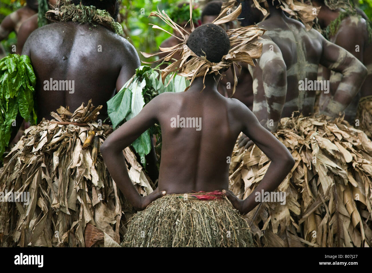 Vanuatu, Tanna Island Fetukai, schwarze Magie und Kava Test Tour-Dorfbewohner im Native Kleid-traditioneller Tanz Herr # VAN 07 001 Stockfoto
