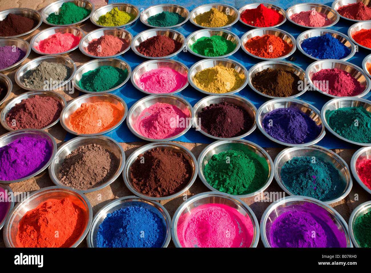 Orchha: Markt: Farben Stockfoto