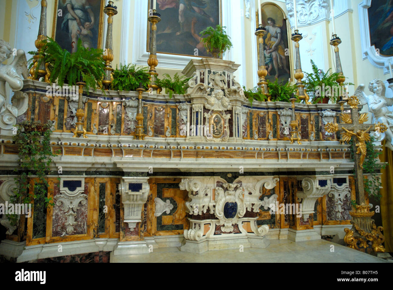 Altar aus Marmor in verschiedenen farbigen Stein in Kirche von San Michele in Anacapri "Pietro Duro" Stockfoto