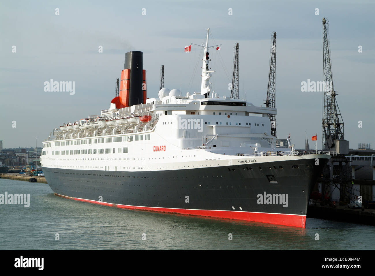 QE2 Queen Elizabeth 2 Cunard Cruise Schiff Southampton vor letzte Reise Stockfoto QE2 Queen Elizabeth 2 Cunard Cruise Schiff Southampton vor letzte Reise Stockfoto