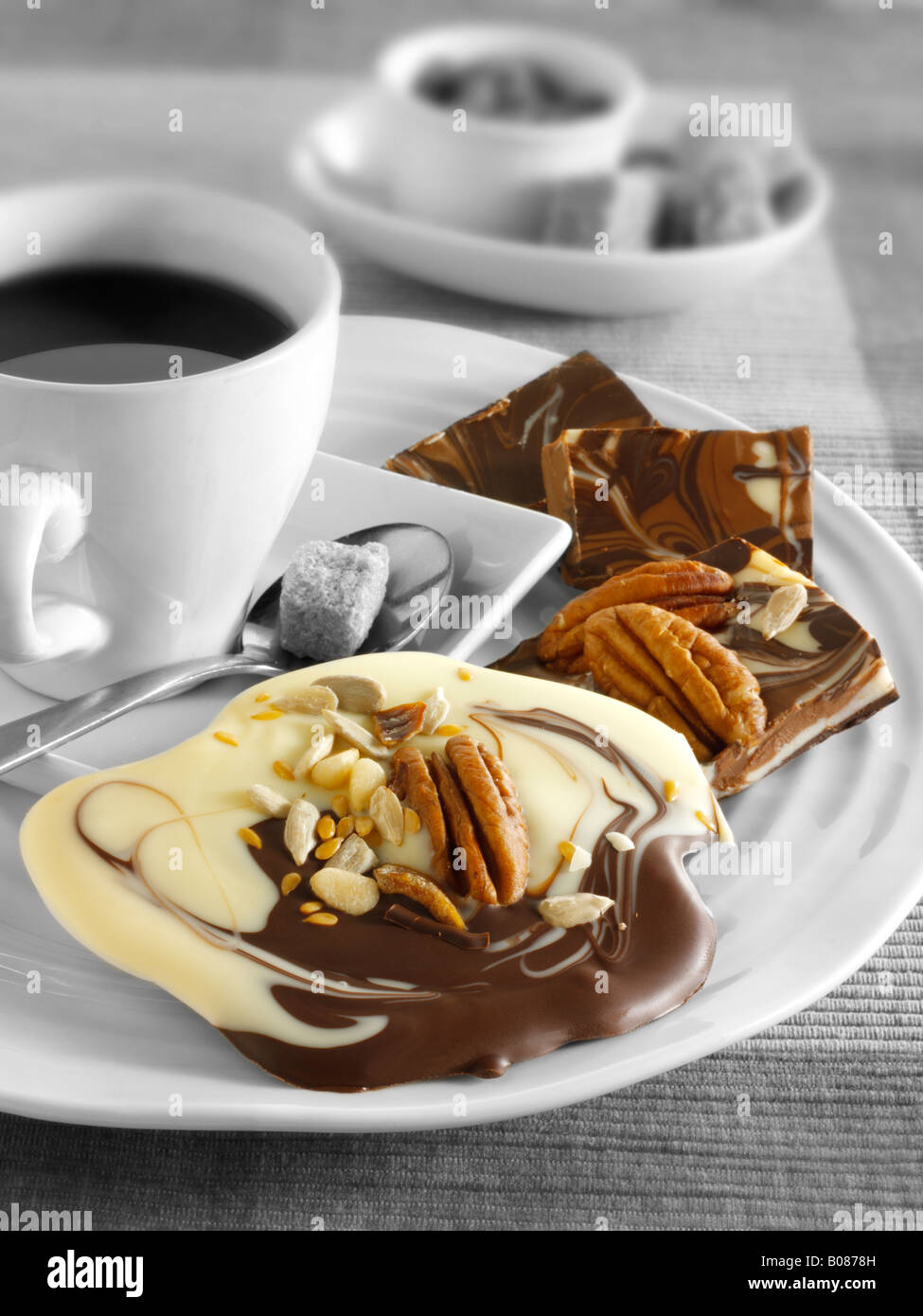 Schokolade wirbelt Rezept: Marmor weiß und Milchschokolade wirbelt Stockfoto