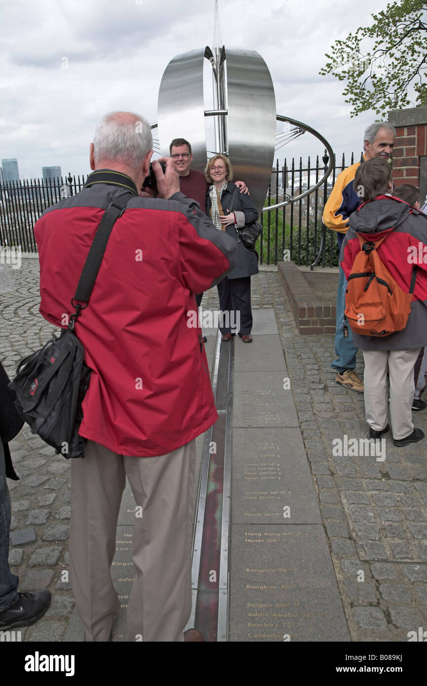 Touristen an der Nullmeridian Royal Observatory, Greenwich, London, England Stockfoto