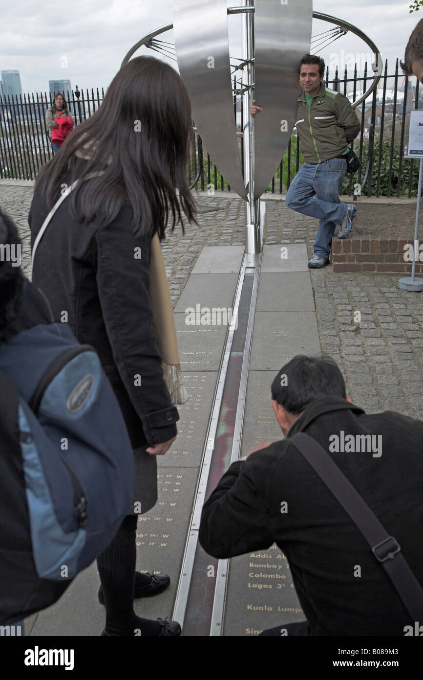 Touristen an der Nullmeridian Royal Observatory, Greenwich, London, England Stockfoto