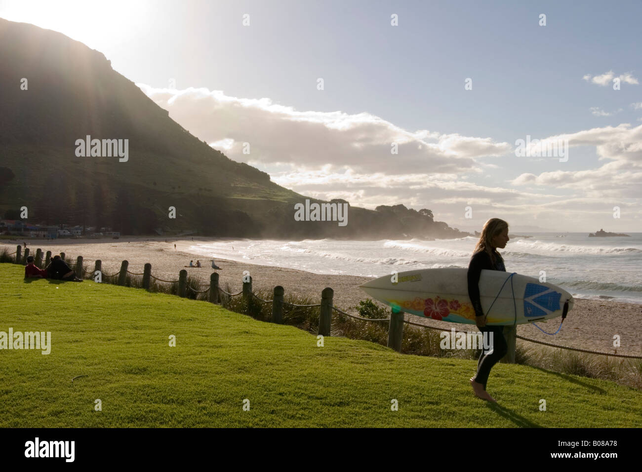 Mount Maunganui Strand mit Surfer, Neuseeland. Stockfoto