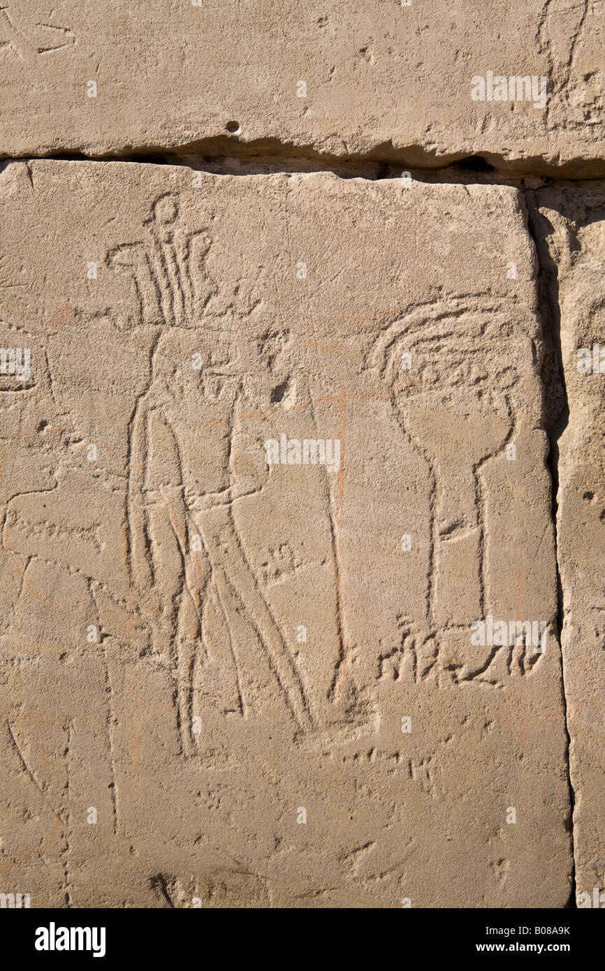 Grob geschnitzten Wandrelief am Standort der Ruinen von Yebu