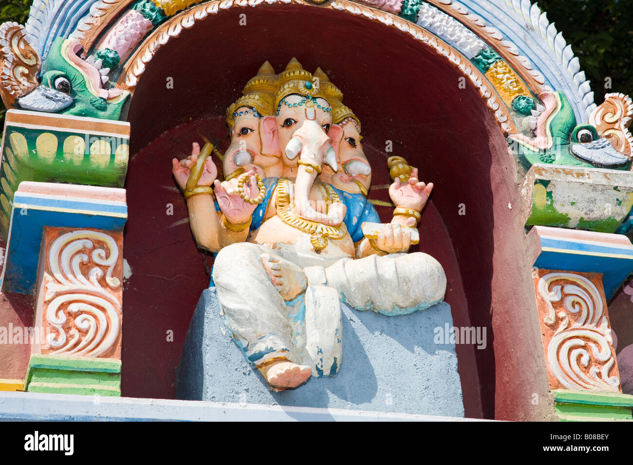 Bunte bemalte Statue des Gottes Ganesh, Vanni Vinayagar Tempel, Sattur, Virudhunagar District, Tamil Nadu, Indien Stockfoto