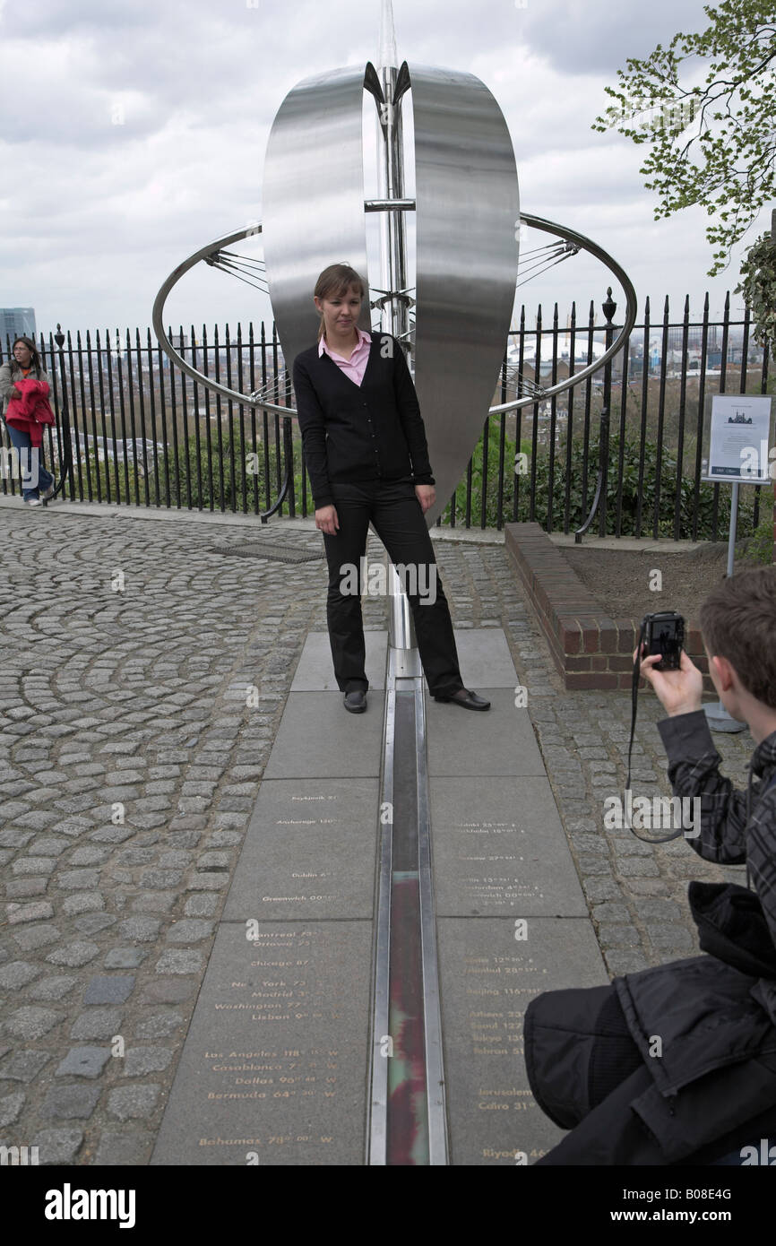 Touristen an der Nullmeridian Royal Observatory, Greenwich, London, England Stockfoto