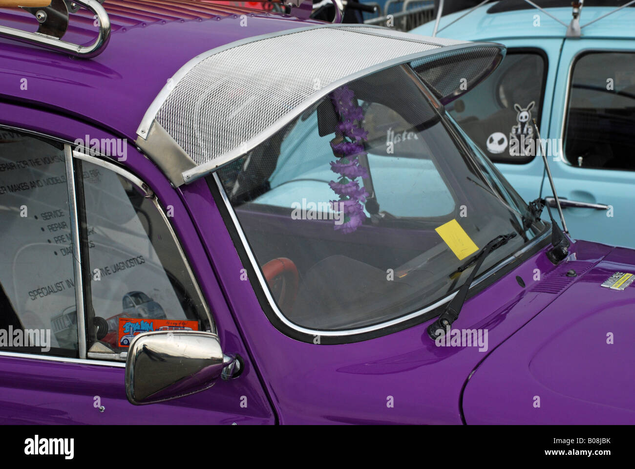 Ein VW-Käfer ausgerüstet mit einer Sonnenblende an Santa Pod Rennstrecke,  Northamptonshire, England Stockfotografie - Alamy