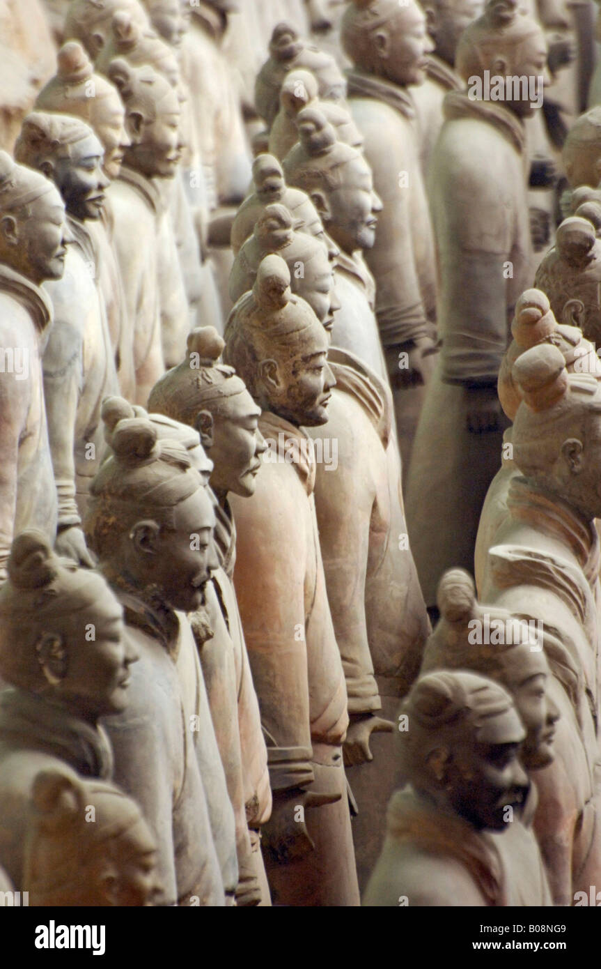 Terrakotta-Krieger, Terrakotta-Armee im Mausoleum des ersten Qin-Kaisers, in der Nähe von Xi ' an, Provinz Shaanxi, China, Ostasien Stockfoto