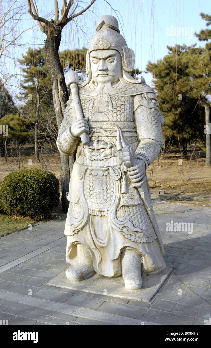 Statue eines Generals zu Fuß den Weg der Seelen, Ming-Dynastie-Gräber, nördlich von Peking, China, Ostasien Stockfoto