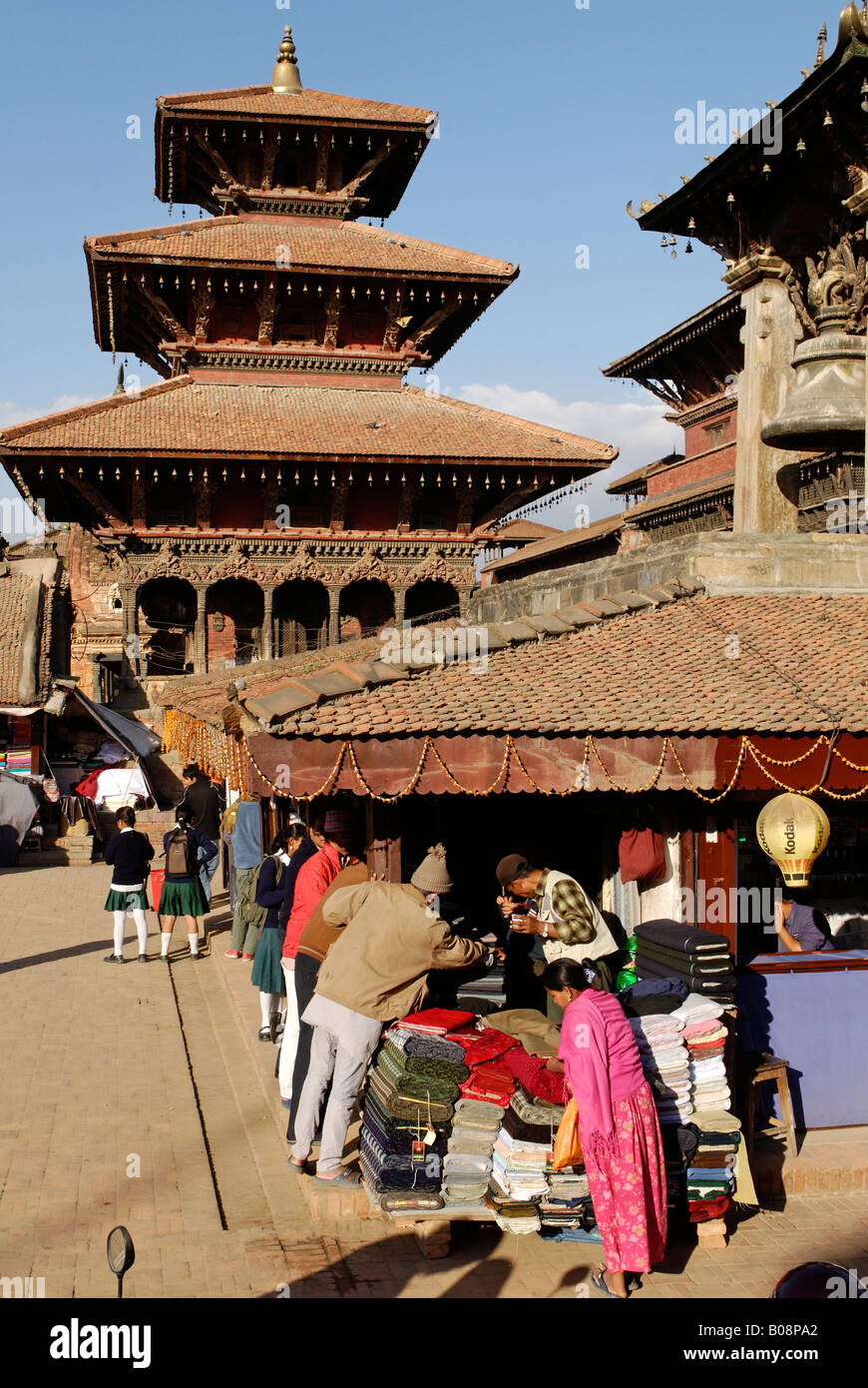 Textilmarkt am Durbar Square, Patan, Lalitpur, UNESCO-Weltkulturerbe, Kathmandu, Nepal Stockfoto