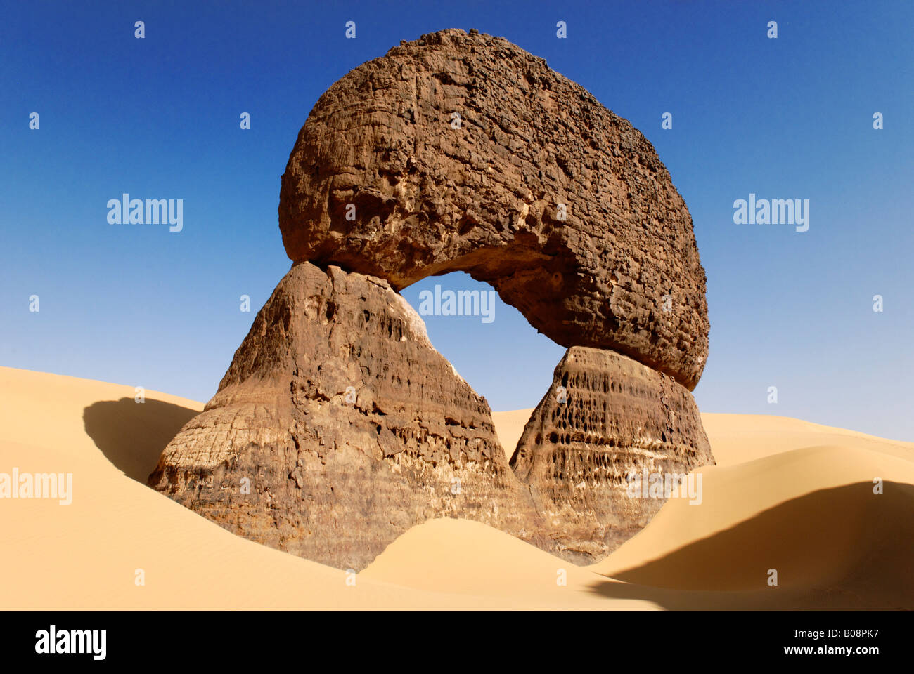 Felsformation in Tin Akachaker, Tassili du Hoggar, Wilaya Tamanrasset, Algerien, Sahara, Afrika Stockfoto