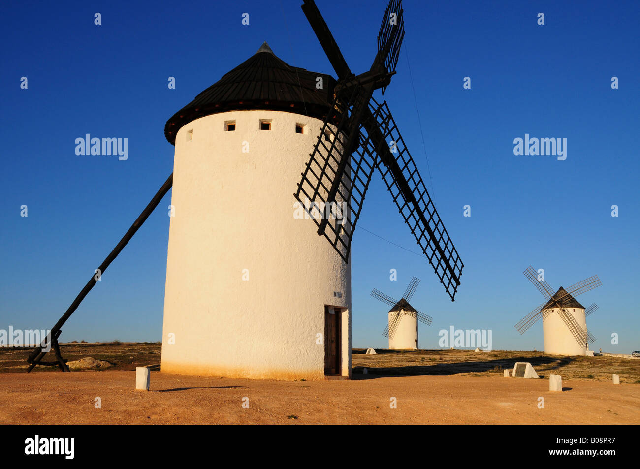 Windmühlen in am Nachmittag Licht, Campo de Criptana Region Castilla-La Mancha, Spanien Stockfoto