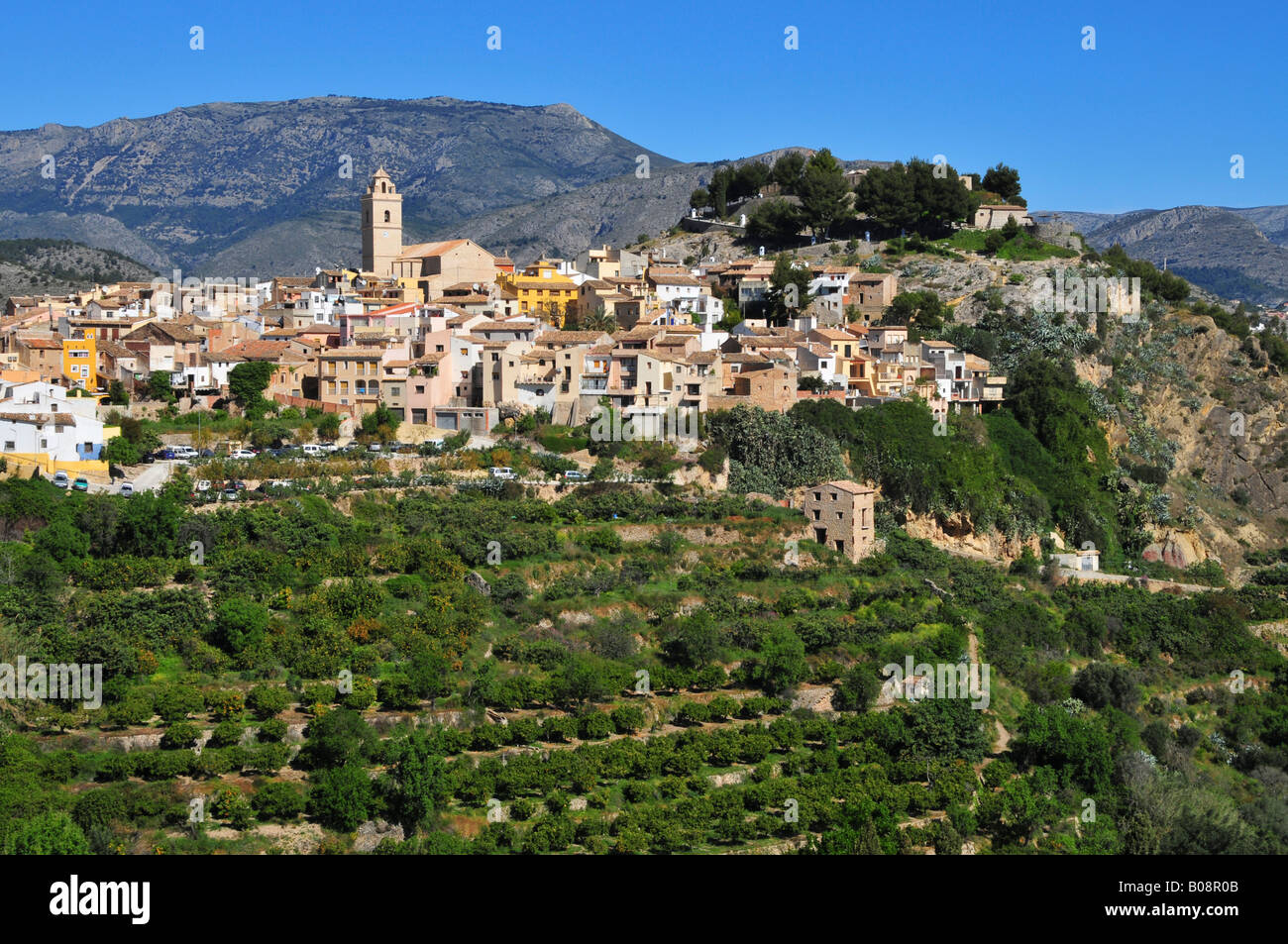 Ansicht von Polop De La Marina, Bergdorf, Terrassierung, Costa Blanca, Spanien Stockfoto